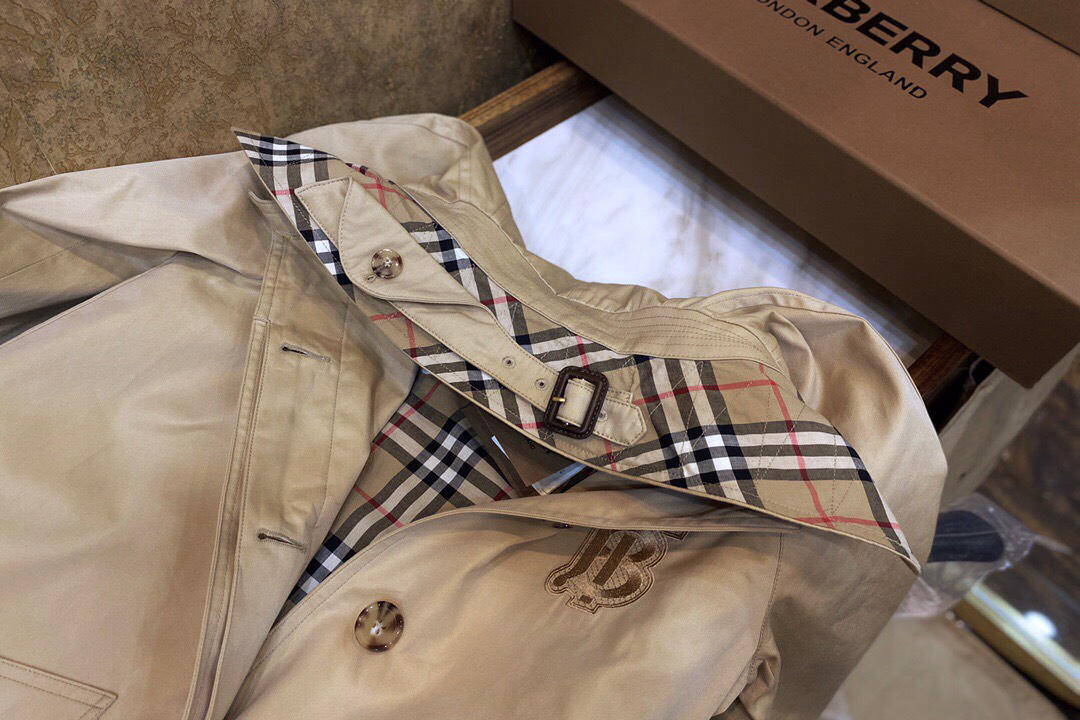 Áo khoác nữ Burberry dáng dài 