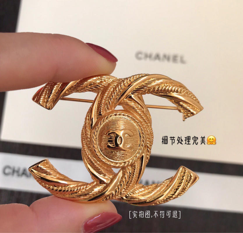 Các kiểu Cài áo hàng hiệu, Chanel, Gucci, Dior