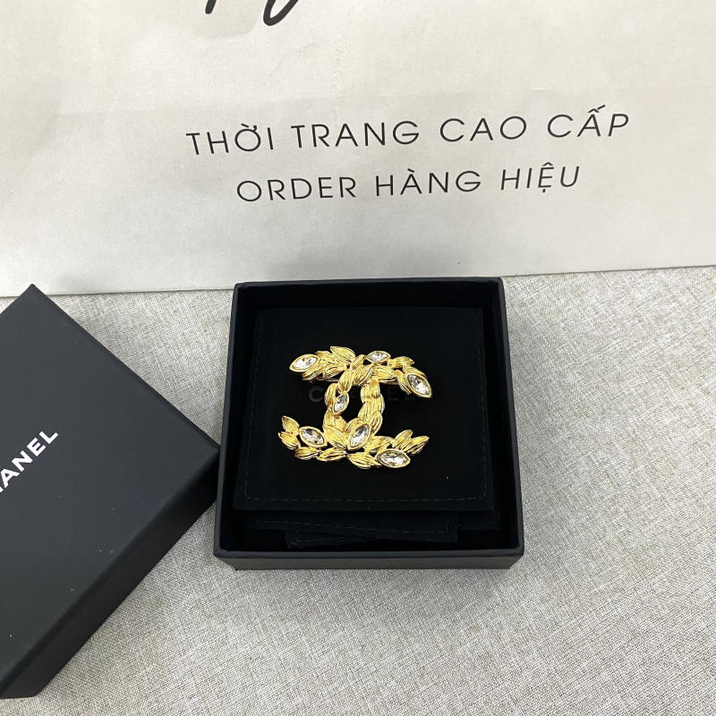 Cài áo Chanel siêu cấp trả khách