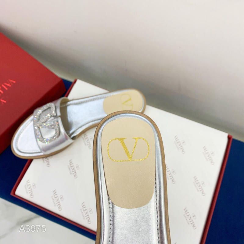 Dép đế bệt Valentino V-buckle mới siêu cấp