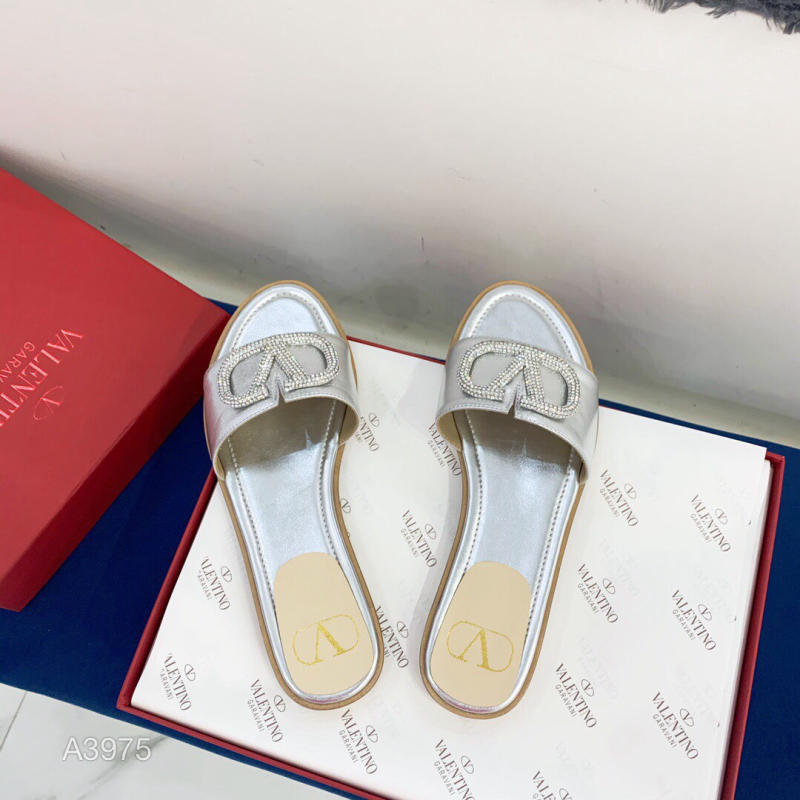 Dép đế bệt Valentino V-buckle mới siêu cấp