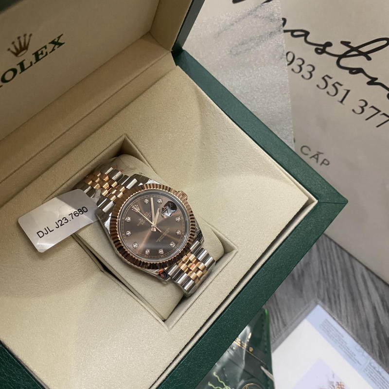 Đồng hồ Rolex vàng siêu cấp về trả khách 