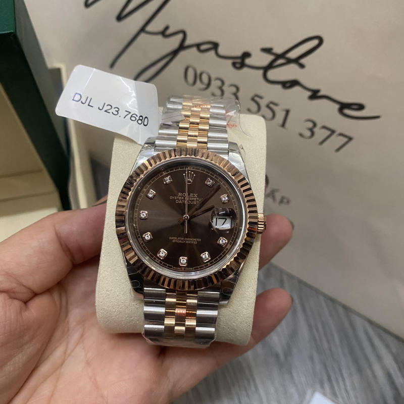 Đồng hồ Rolex vàng siêu cấp về trả khách 