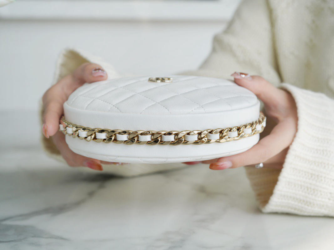 Túi Clutch Chanel 23C Hula Hoop Trắng Da Thật siêu cấp 1:1