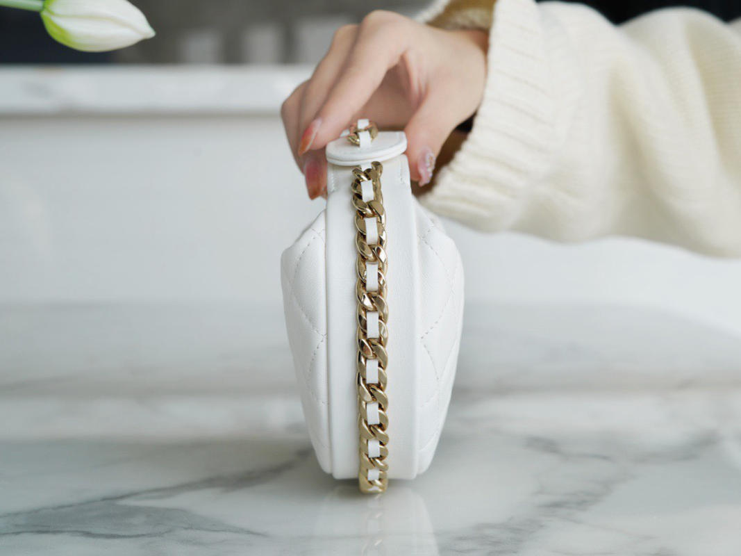 Túi Clutch Chanel 23C Hula Hoop Trắng Da Thật siêu cấp 1:1