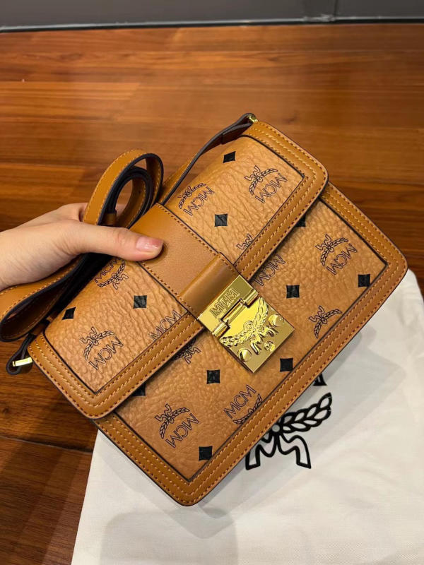 Túi MCM Tracy Crossbody In Visetos Màu Nâu siêu cấp 1:1