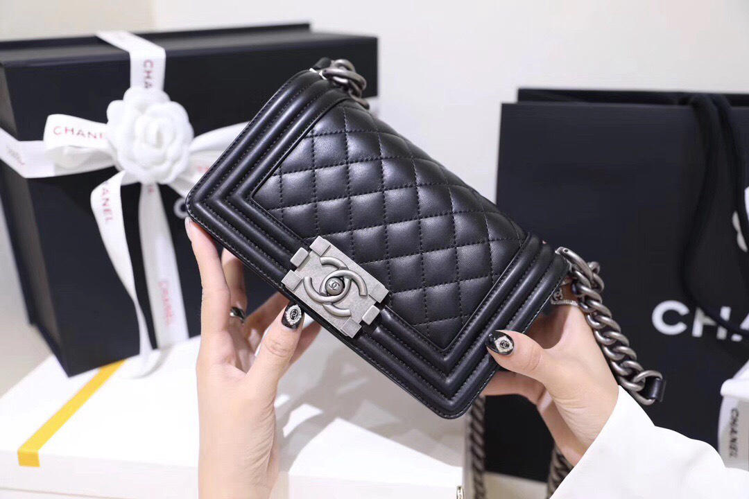 Túi xách Chanel boy màu đen siêu cấp