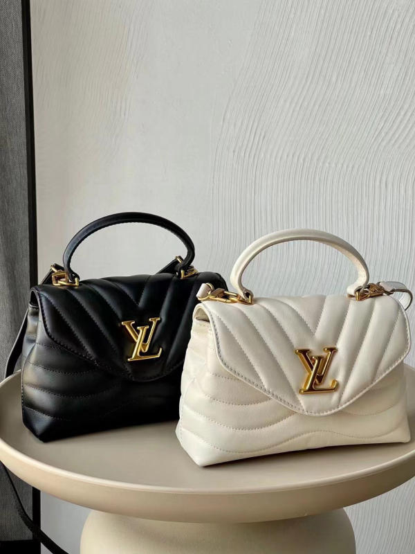 Túi xách Louis Vuitton Hold Me trắng siêu cấp 1:1