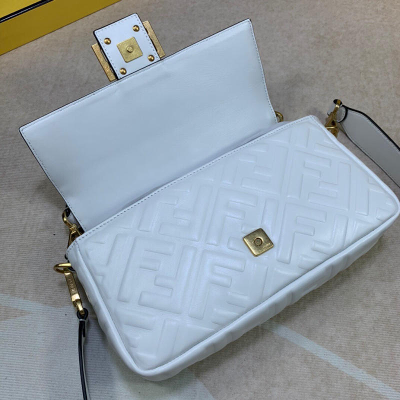 Túi xách nữ Fendi Baguette siêu cấp màu trắng