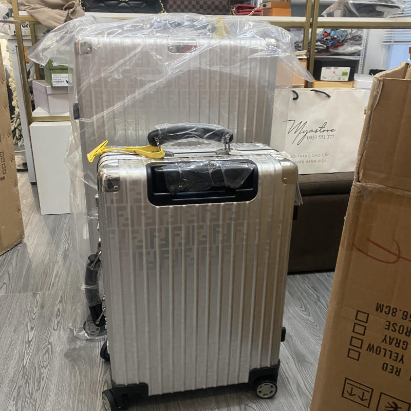 Vali Fendi Rimowa siêu cấp về trả khách