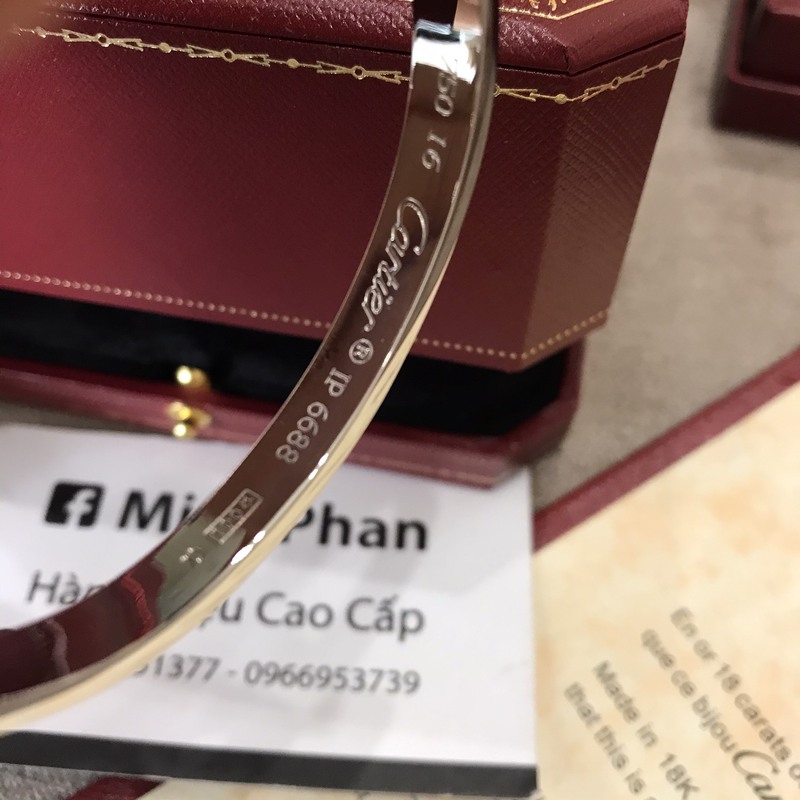 Vòng Cartier màu trắng đá siêu cấp trả khách