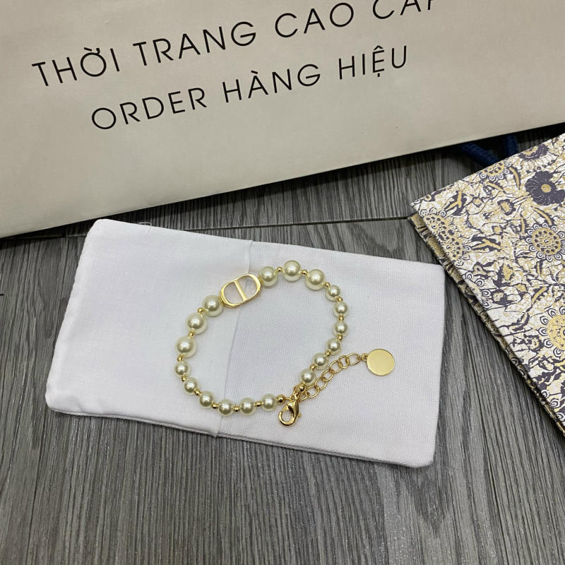 Vòng tay Dior ngọc trai siêu cấp về trả khách