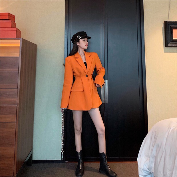 Áo khoác vest màu cam phong cách Hàn Quốc
