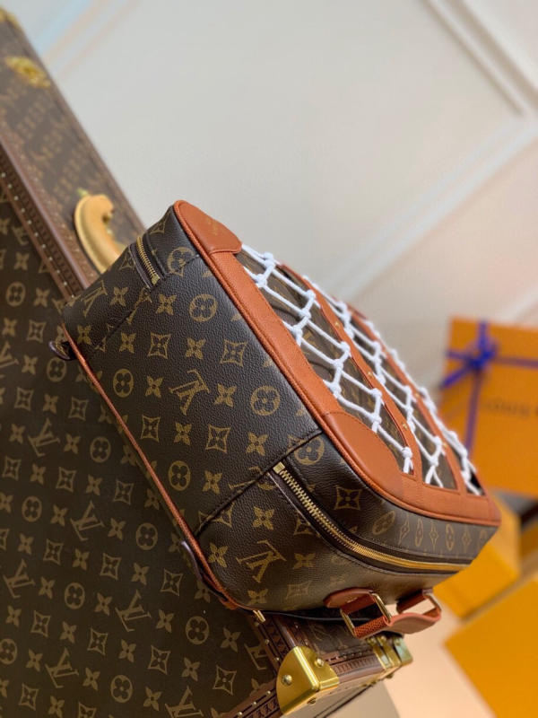 Balo Hộp Louis Vuitton thuộc dòng túi xách LVxNBA SEASON 2. 