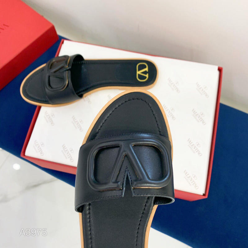  Dép đế bệt Valentino V-buckle mới siêu cấp 