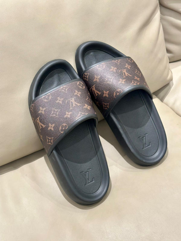 Dép nam Louis Vuitton màu nâu siêu cấp 1:1