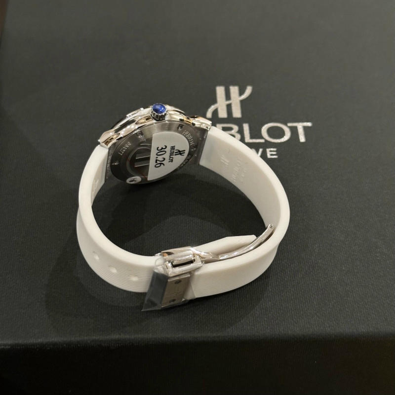 Đồng hồ nữ Hublot 33mm - full kim cương moisss siêu cấp 1:1