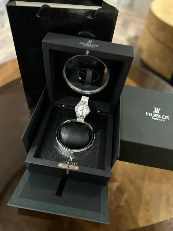 Đồng hồ nữ Hublot 33mm - full kim cương moisss siêu cấp 1:1