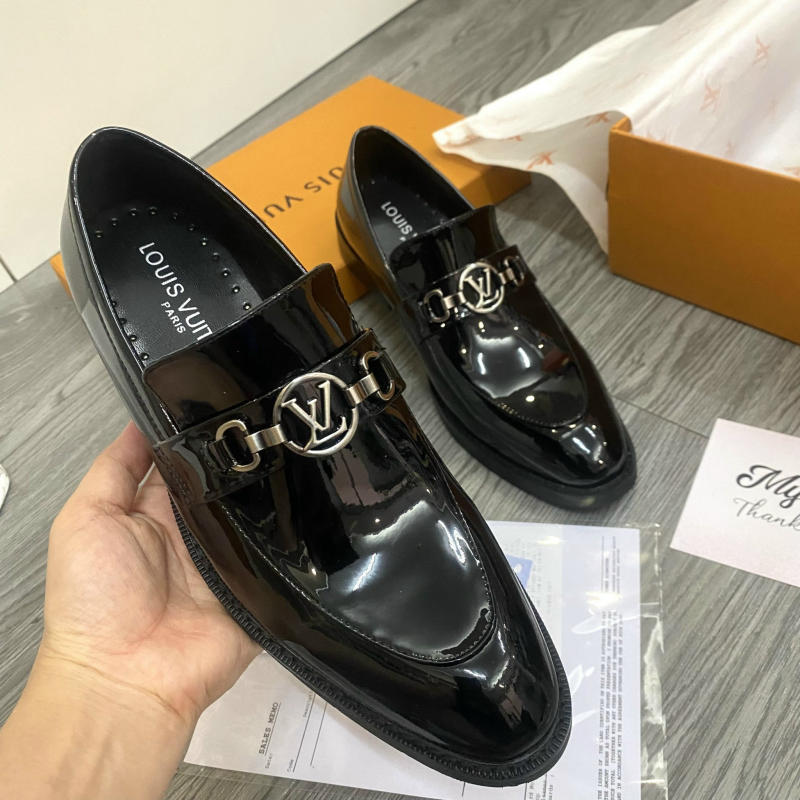 Giày nam công sở Louis Vuitton màu đen bóng siêu cấp về trả khách