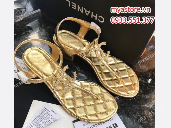 Giaỳ sandal chanel về trả khách