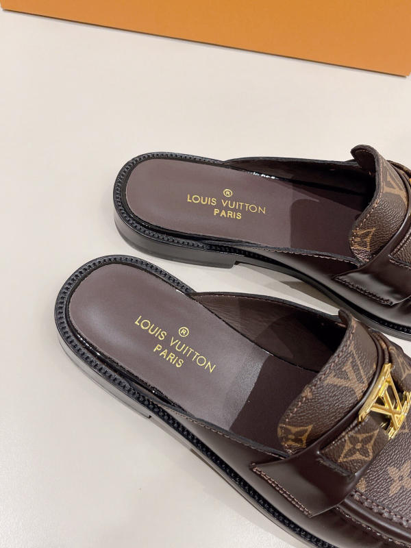 Giày sục nam Louis Vuitton họa tiết cổ điển màu nâu siêu cấp 1:1