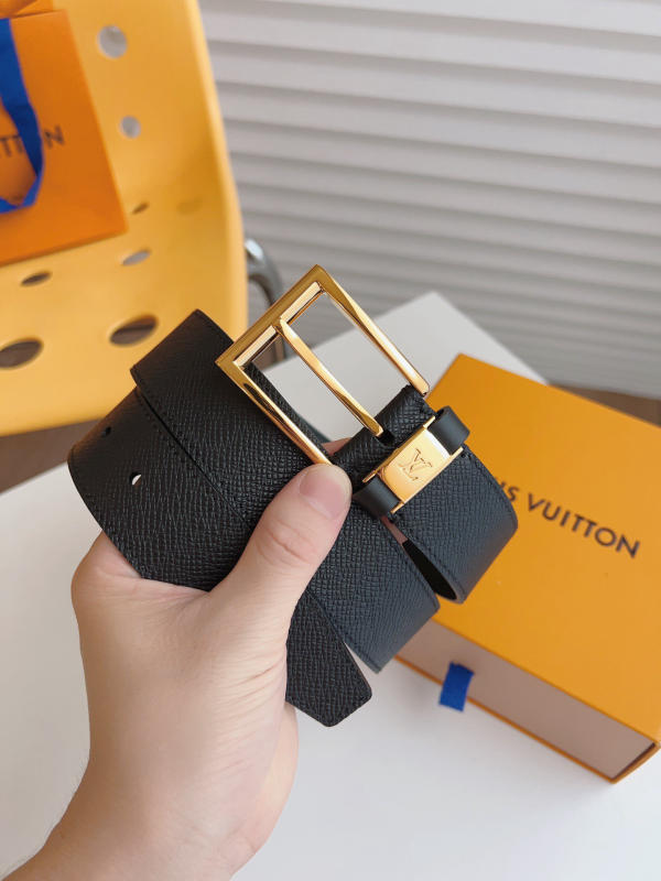 Thắt lưng Louis Vuitton trơn màu đen siêu cấp 1:1