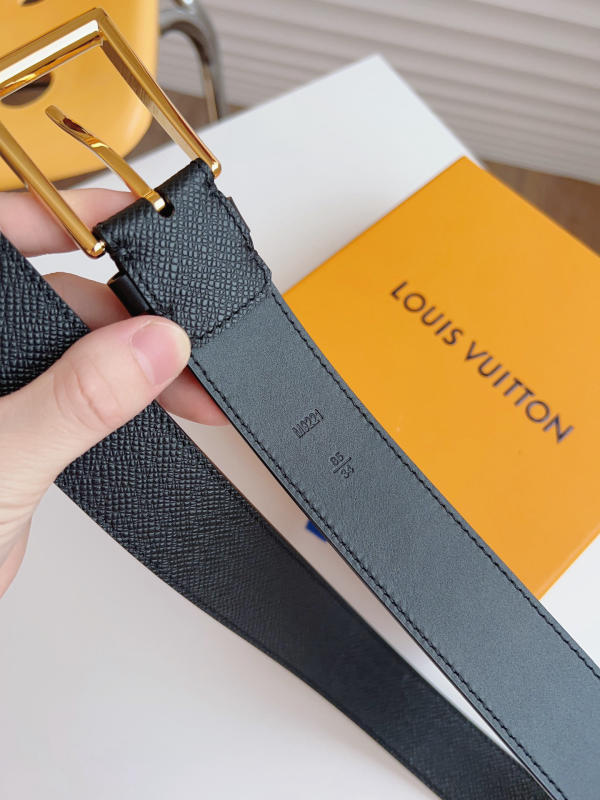 Thắt lưng Louis Vuitton trơn màu đen siêu cấp 1:1