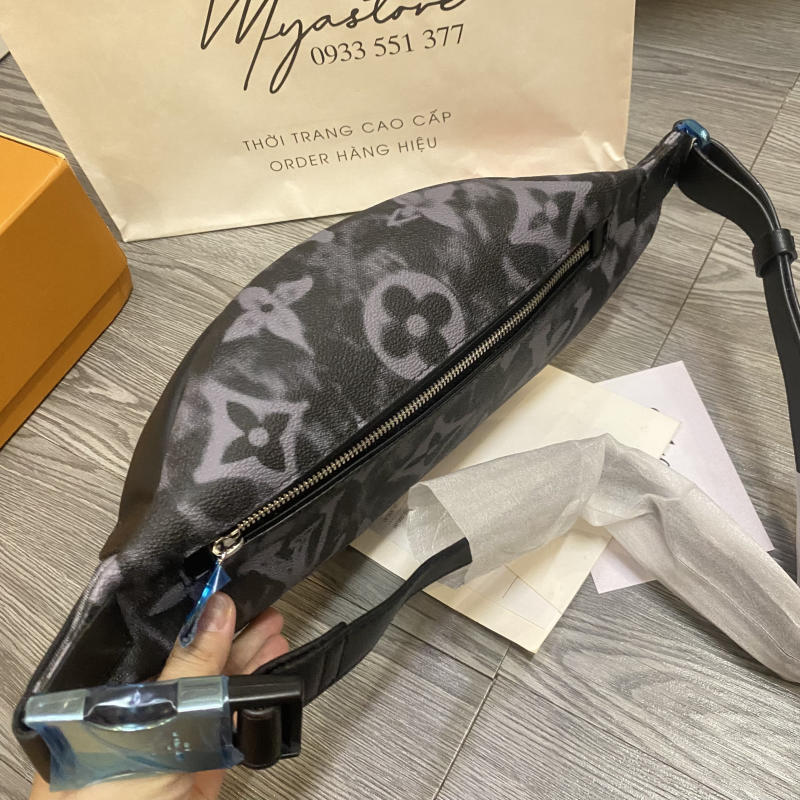 Túi bao tử Louis Vuitton siêu cấp về trả khách