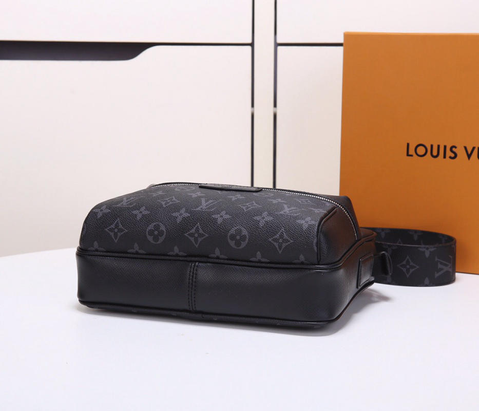 Túi đeo chéo nam Louis Vuitton siêu cấp