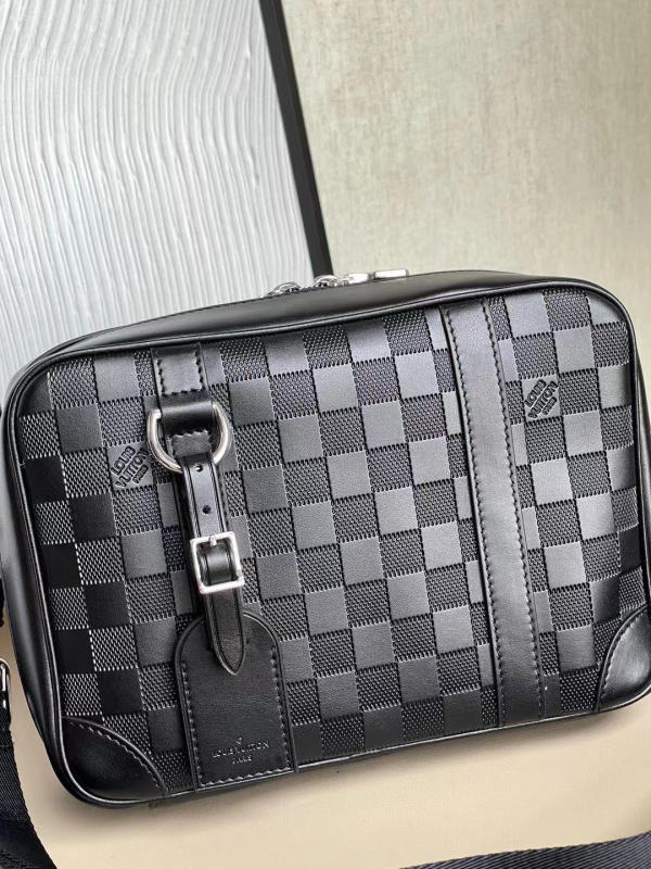 Túi đeo chéo nam LV Louis Vuitton Sirius messenger 