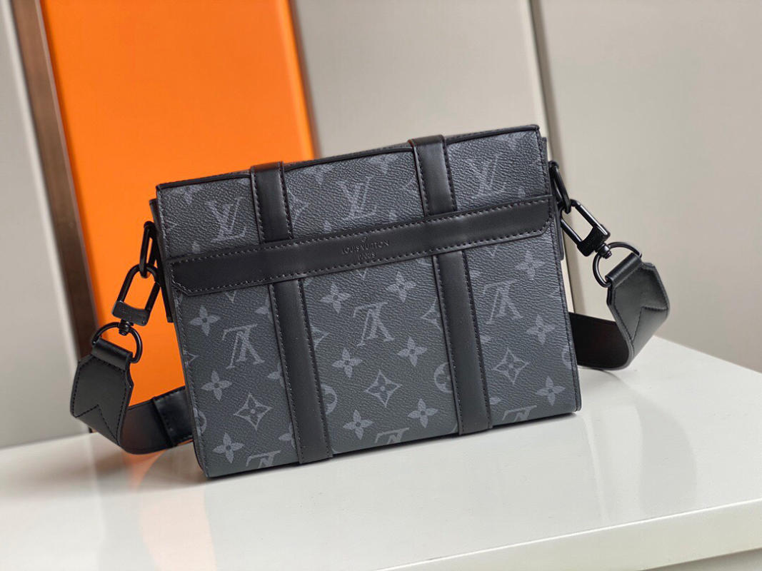 Túi đeo chéo nam LV Louis Vuitton Trunk siêu cấp