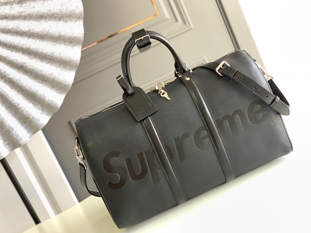 Authentic Second Hand Gucci GG Supreme Duffle Bag PSSA2000002  THE  FIFTH COLLECTION
