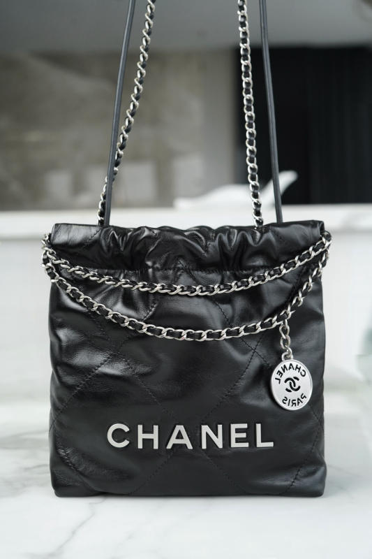 Túi xách Chanel mini 23S màu đen khóa trắng siêu cấp 1:1 