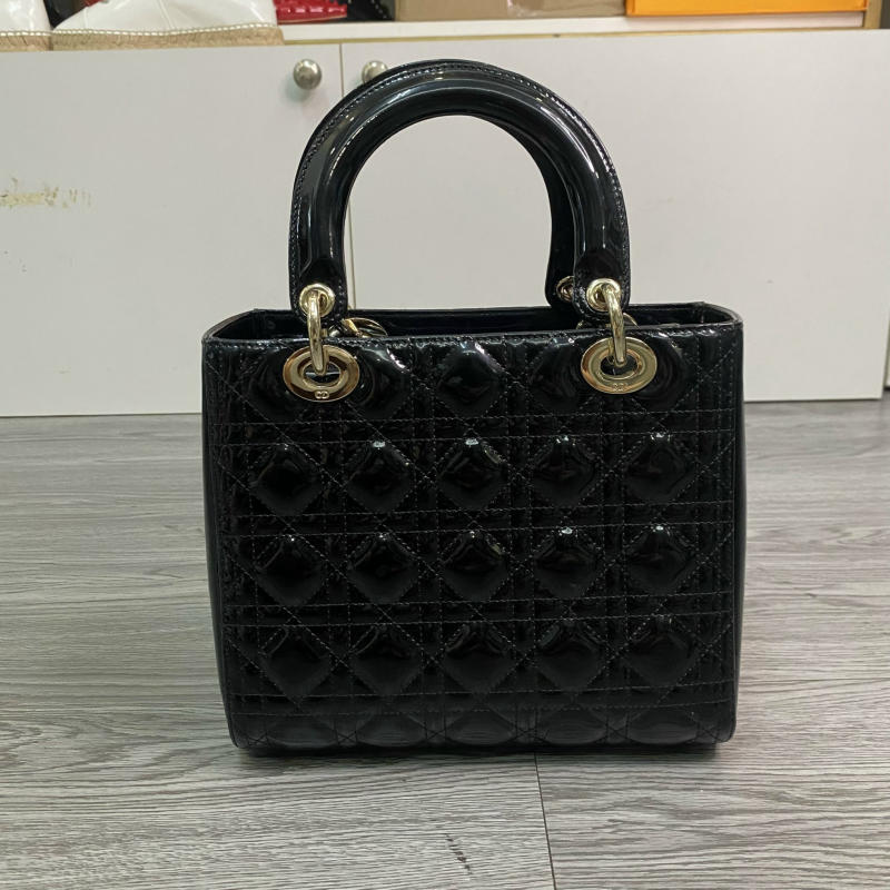 Túi xách Christian Dior Lady Dior màu đen về trả khách