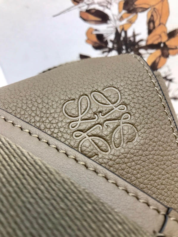 Túi xách nam Loewe Military Messenger siêu cấp 1:1