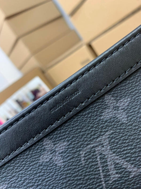 Túi xách nam Louis Vuitton Premium M siêu cấp 1:1